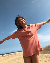 Load image into Gallery viewer, Rose clay oversized organic cotton basic t-shirt. Sustainable brand. Unisex. Genderless.