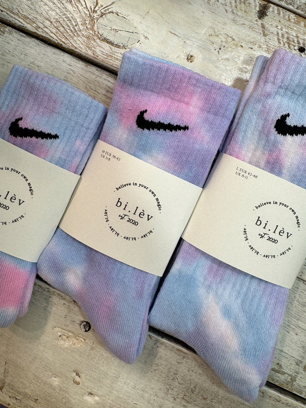 SOFT PINK N BLUE tie-dye crew socks
