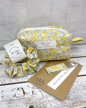 Load image into Gallery viewer, YELLOW GARDEN Key Fob
