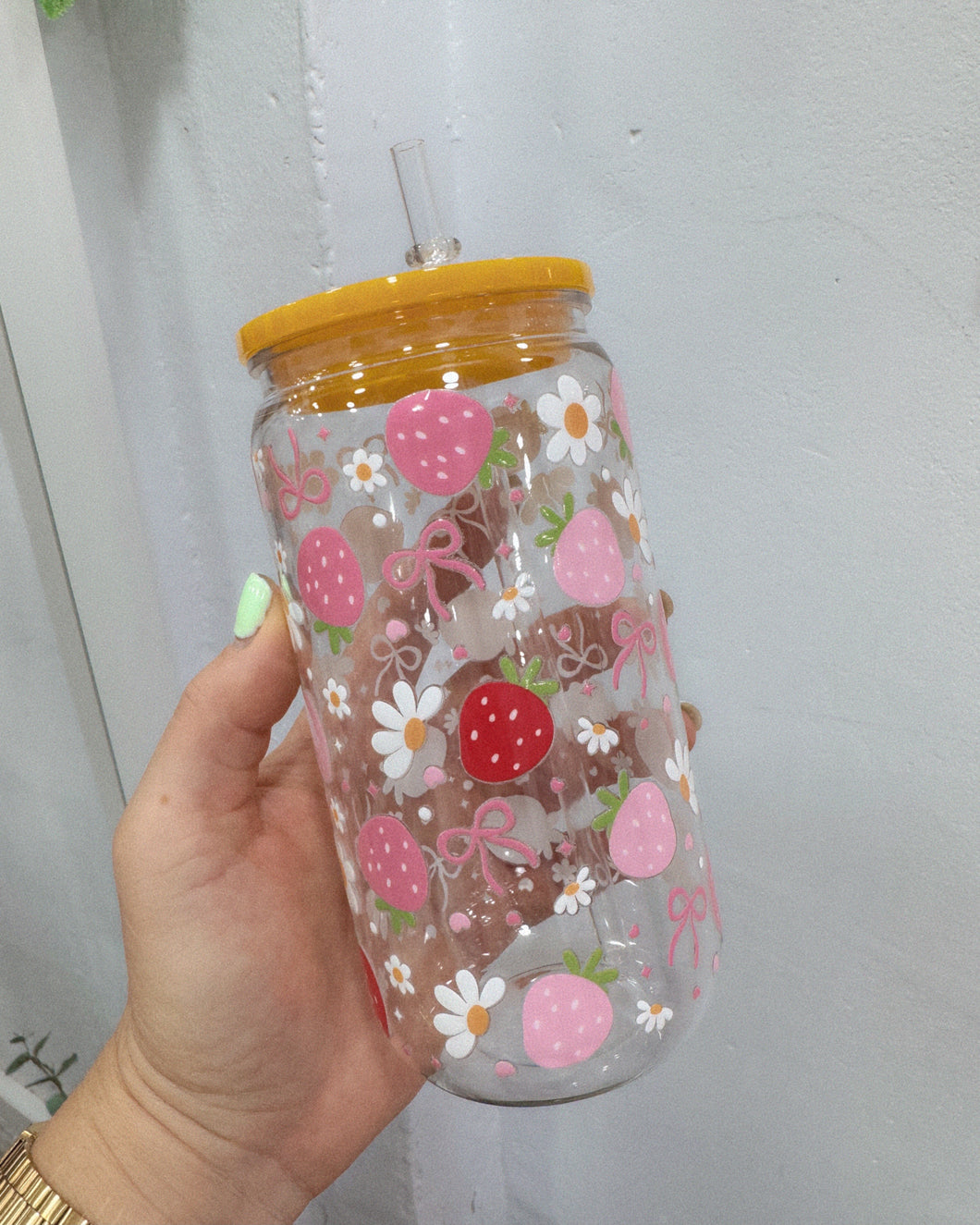 DAISIES & STRAWBERRIES plastic cup