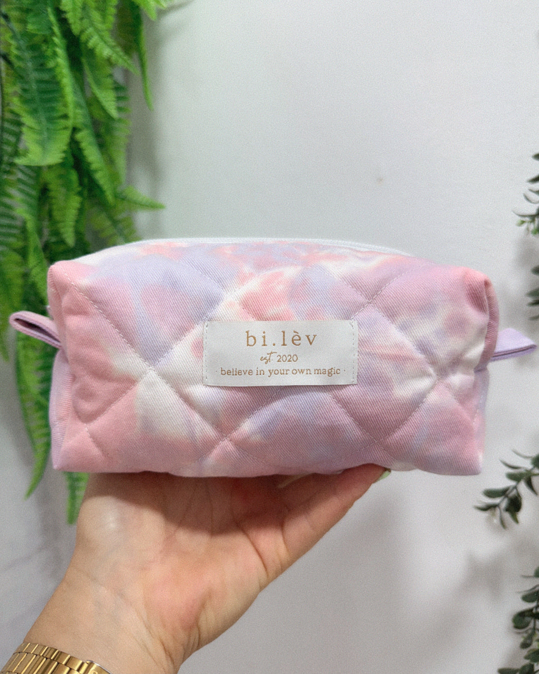 TROPICAL SUNSET tie-dye padded pouch