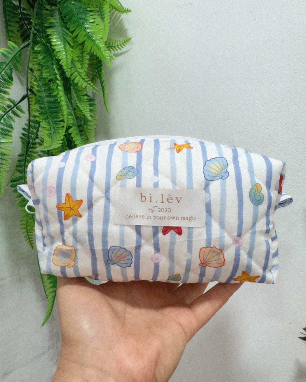 SHELLS IN THE OCEAN padded handmade pouch