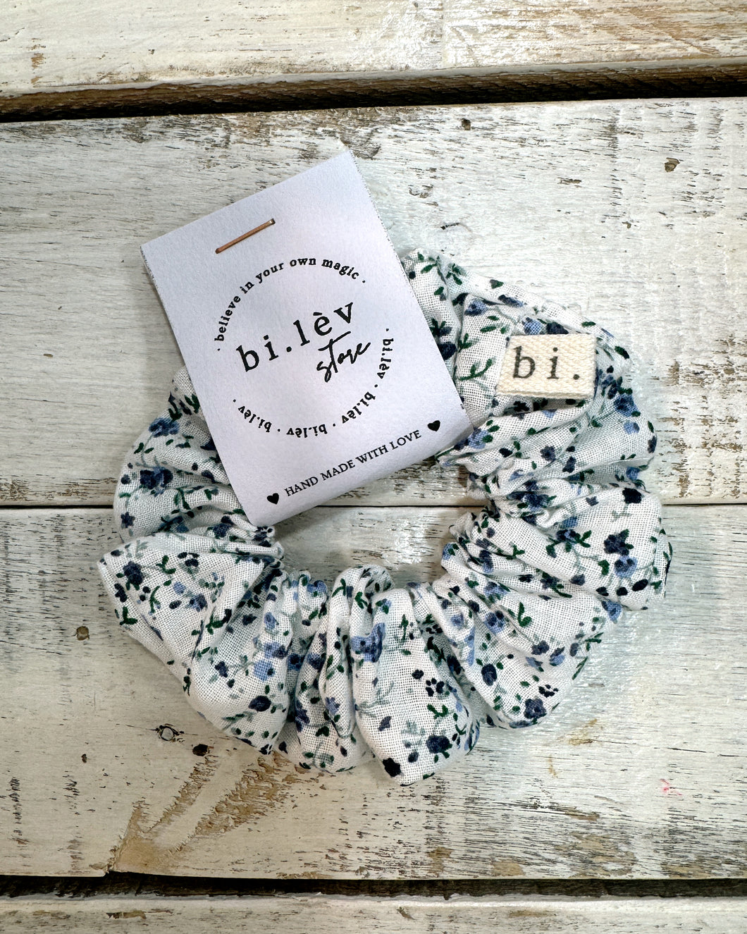 NAVY BLUE FLOWERS scrunchie