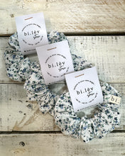 Load image into Gallery viewer, NAVY BLUE FLOWERS scrunchie
