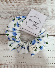 Load image into Gallery viewer, BLUE DAISIES Scrunchie
