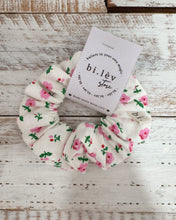 Load image into Gallery viewer, PINK DAISIES Scrunchie
