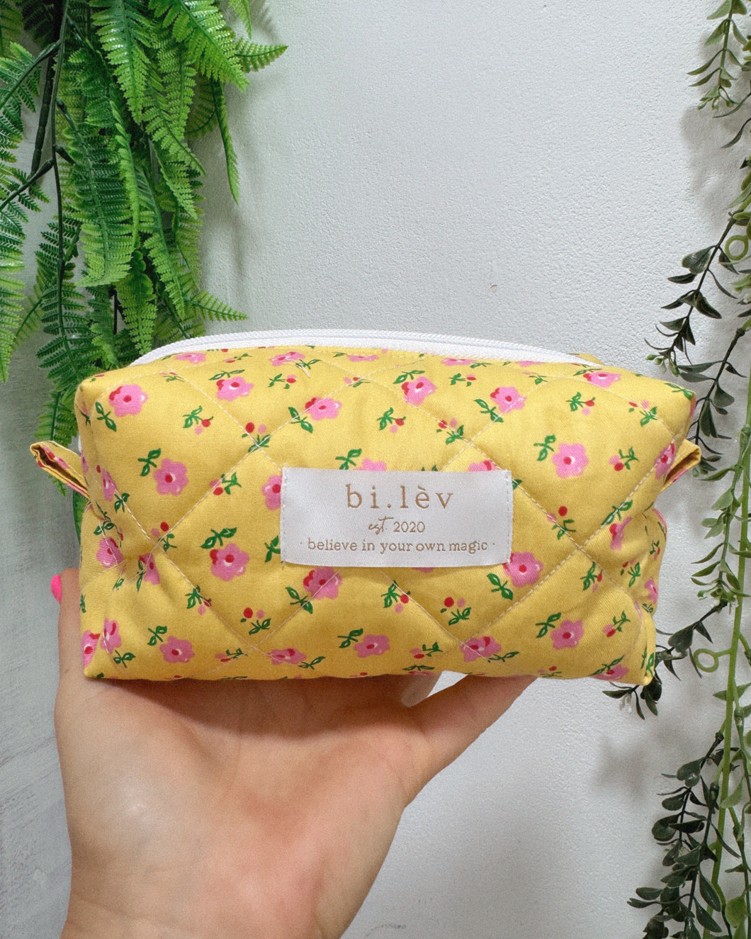 YELLOW DAISIES padded handmade pouch