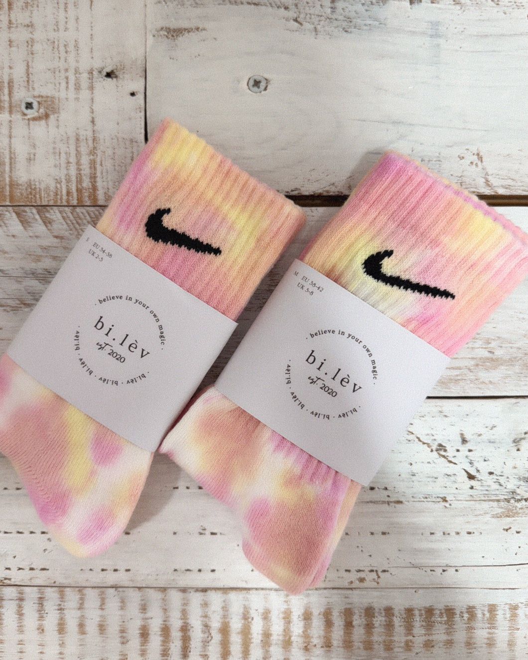 PEACHY SUNSET tie-dye crew socks