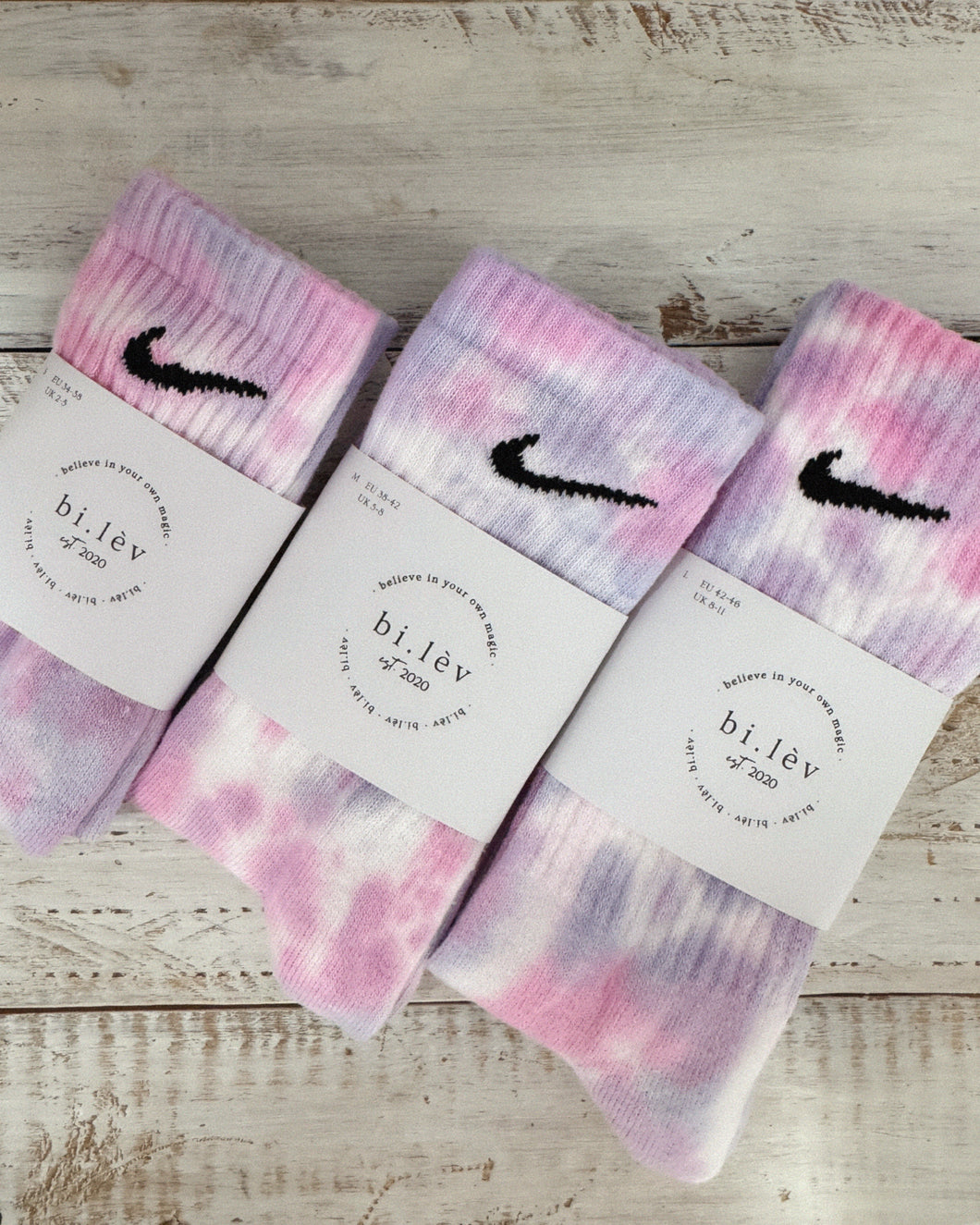 PINKY LAVENDER tie-dye crew socks