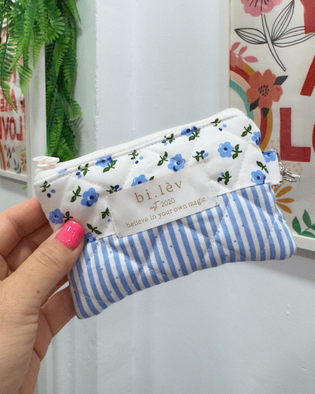 BLUE DAISIES padded handmade mini pouch wallet