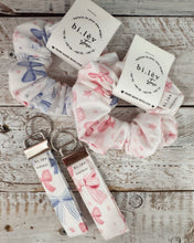 Load image into Gallery viewer, PINK BOWS &amp; STARS Scrunchie
