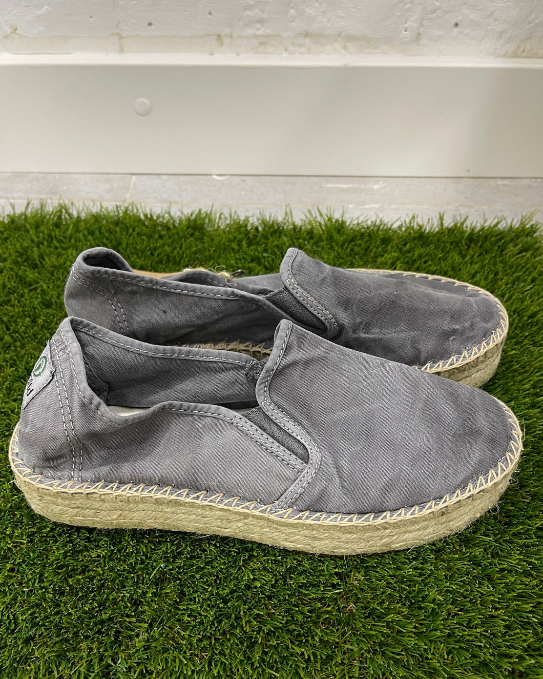 NATURAL WORLD ESPADRILLES WITH PLATFORM Grey